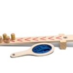 Kind speelt Lanceer de Ninja’s van BS Toys – vaardigheidsspel