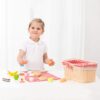 educatief-speelgoed-picknickset-hout Houten picknickmand set met 27 onderdelen van New Classic Toys