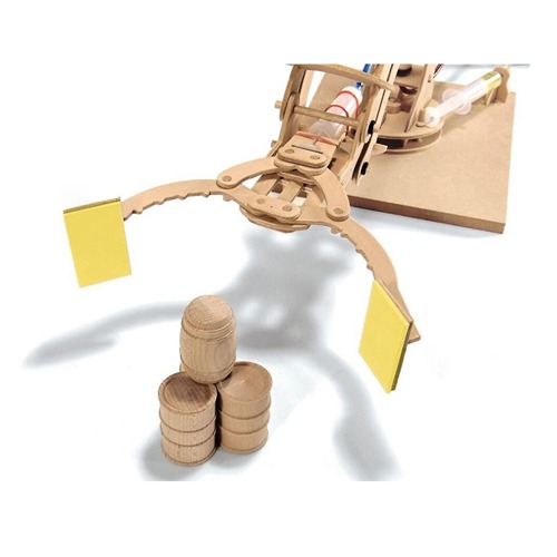 De zelfgebouwde hydrolische robotarm met waterdruk in actie te koop bij Het Speellab