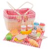 new-classic-toys-picknickmand-set-27-delig-speellab Educatief rollenspel speelgoed – picknickset van New Classic Toys