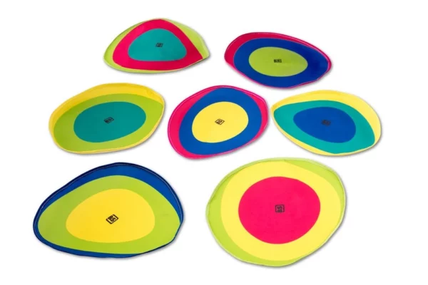 bs-toys-ren-match-bewegingsspel-binnen.jpg Detail van kleurmatten en stokjes van Ren & Match spel