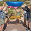 bs-toys-vang-en-werpspel-kinderen.jpg Kinderen spelen actief buitenspel met eekhoorn parachutes bs toys