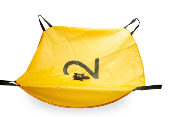 eekhoorn-parachute-speellab-buitenspeelgoed-bs-toys.jpg Gooien en vangen met parachutespeelgoed kinderen