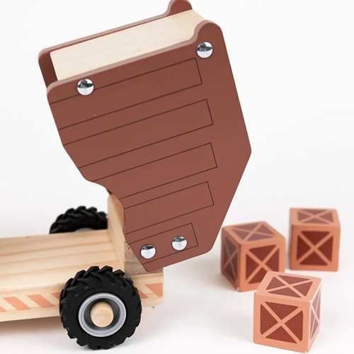 duurzame-houten-vrachtwagen-speelgoed Duurzame houten vrachtwagen van massief hout