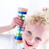 Hape Regenmaker blauw verkrijgbaar bij Het Speellab – zintuiglijk geluidsspeelgoed