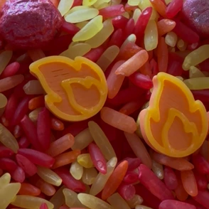 Sensorufun-vuur-loose-paarts-brandweer Detail foto van vuur loose parts in de pot verkrijgbaar bij het speellab.