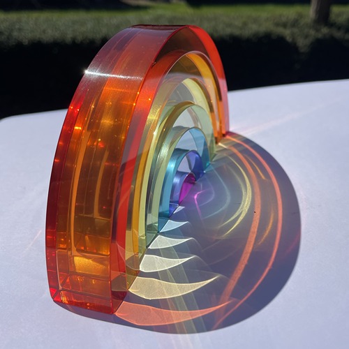 Regenbogen acryl van Eduplay in zonlicht met schaduw bij het speellab