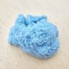 Sensoryfun-magicsand-blauw-sensomotoriek Close up van bultje blauw magicsand van sensoryfun voor sensorytafel