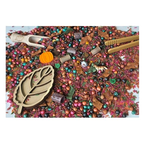 Sensoryfun-motoriek-herfst-pourandplay Inhoud pourandplay herfst pot, met pinset en vulvorm, motoriek oefenen met scheppen en gieten