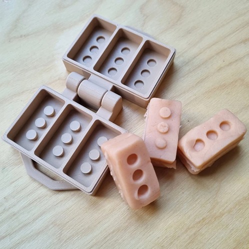 Bakstenen mal voor speeltafel met zand en klei voor kinderen