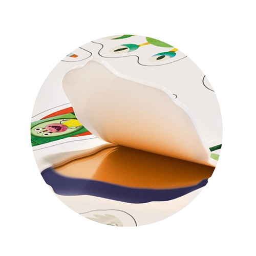 Kind speelt met astronaut en planeet jelly stickers
