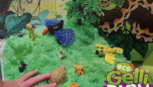 Multi zintuiglijk spel met blauwe sensorische smurrie
