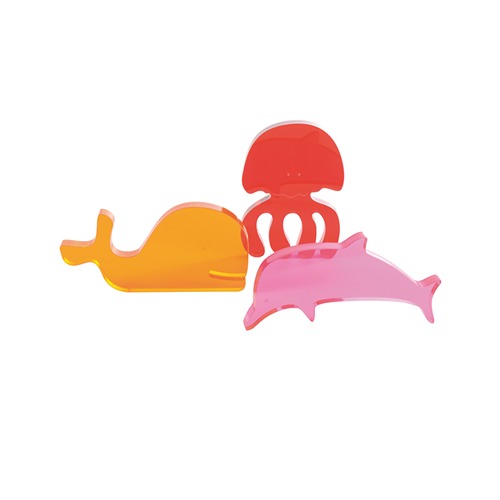 3 van de set transparante zeedieren van eduplay, gebruik in het zonlicht als prisma